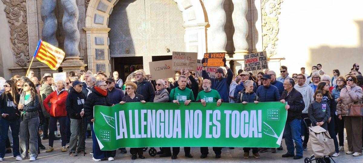 Imagen de la protesta convocada durante la anterior sesión plenaria.
