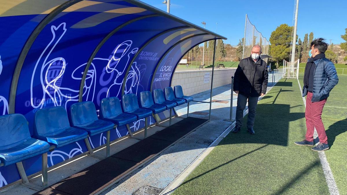 Obras de conservación y cambio de señalética en el polideportivo El Vincle de El Campello