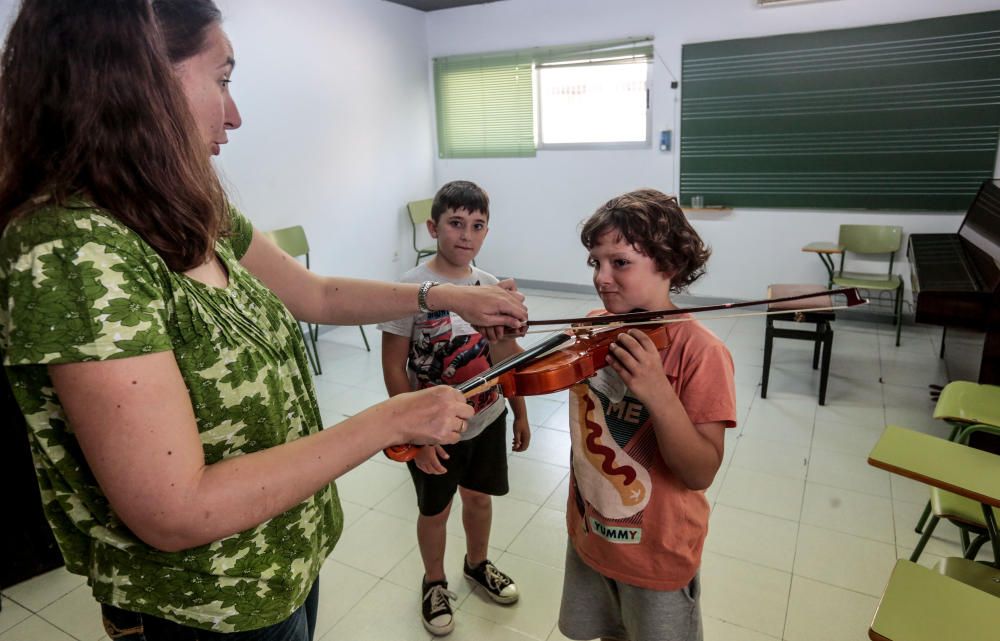 Alumnos de Benidorm visitan el conservatorio