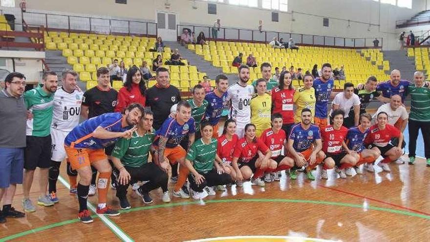 Foto de familia del Sala Ourense y Cidade das Burgas. // I. Osorio