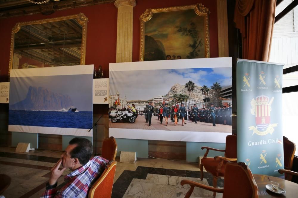 La Sociedad Casino de Torrevieja acoge hasta el lunes una exposición fotográfica de Manuel Lorenzo con motivo del 175 aniversario de la Guardia Civil. La inauguración el martes estuvo precedida por un