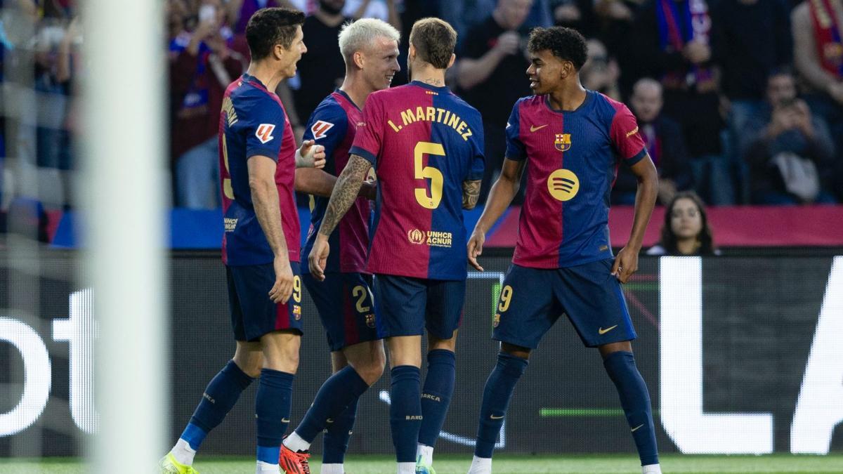 Los jugadores del Barça celebrando el gol de Dani Olmo al Espanyol