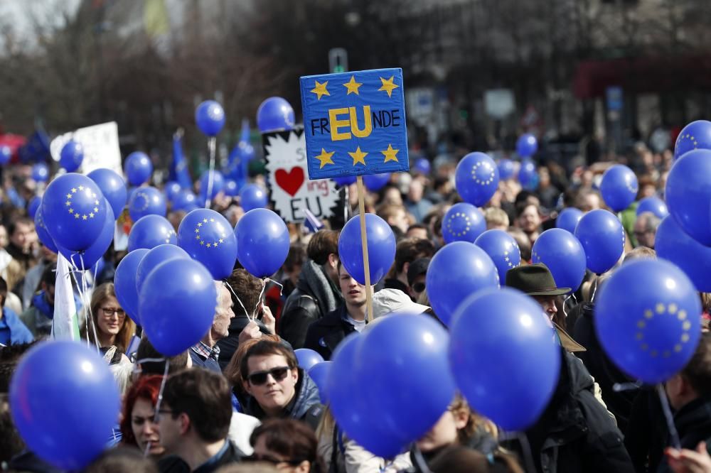 Manifestaciones a favor y en contra de la UE en Roma