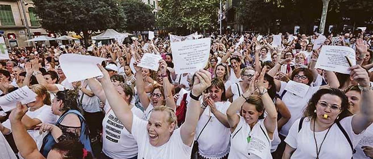 Imagen de una concentración de camareras de piso celebrada en Palma.