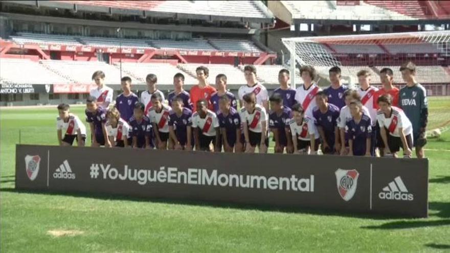 Los niños de la cueva de Tailandia cumplen su sueño de jugar con River Plate