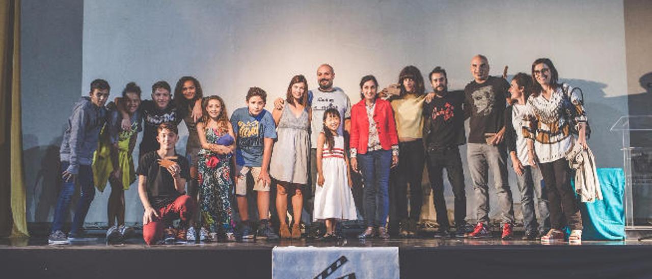 Imagen de familia de los ganadores del segundo festival de cortos de Santa Brígida Express.