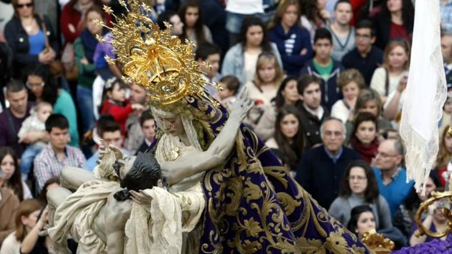 Procesión de la Virgen del Rosario de la hermandad de las Angustias