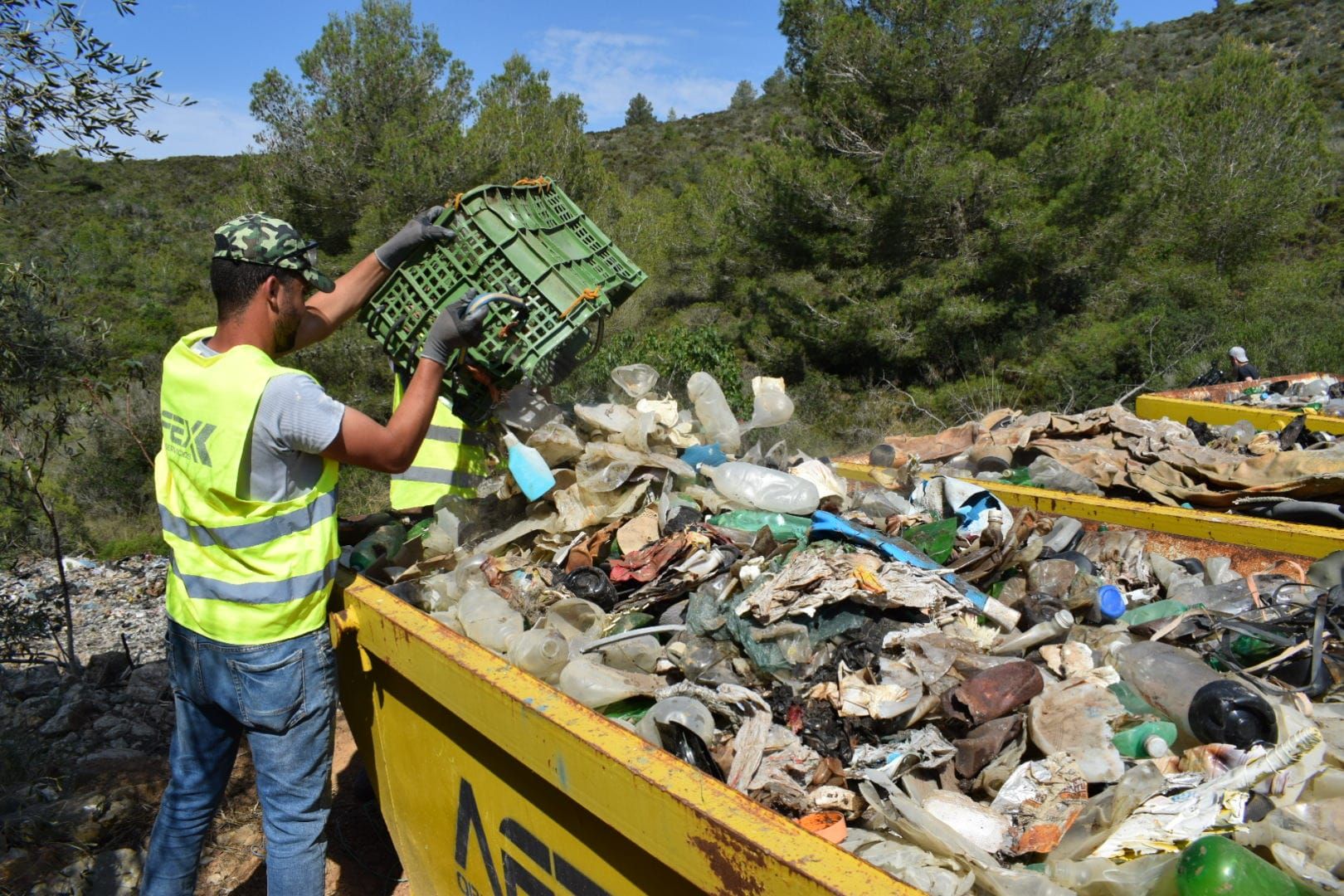 El ayuntamiento de Felanitx recoge veinte toneladas de basura en el vertedero ilegal