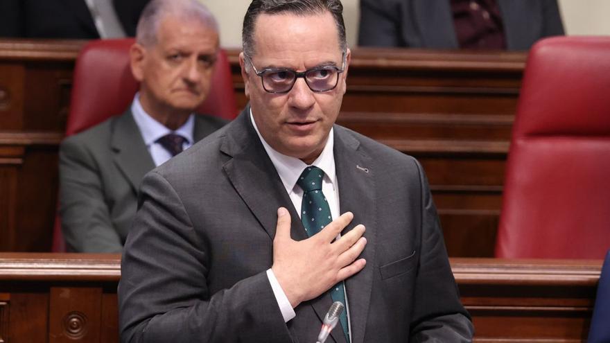 Poli Suárez, ayer, en el Parlamento.