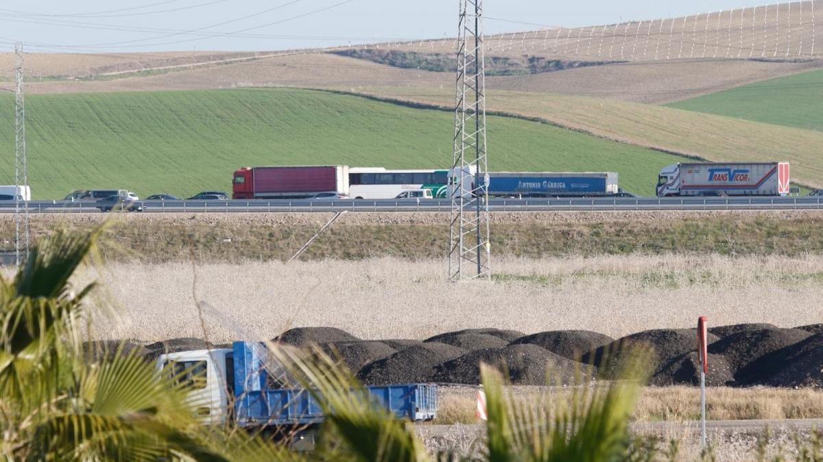 Atasco en la variante por una colisión de varios vehículos