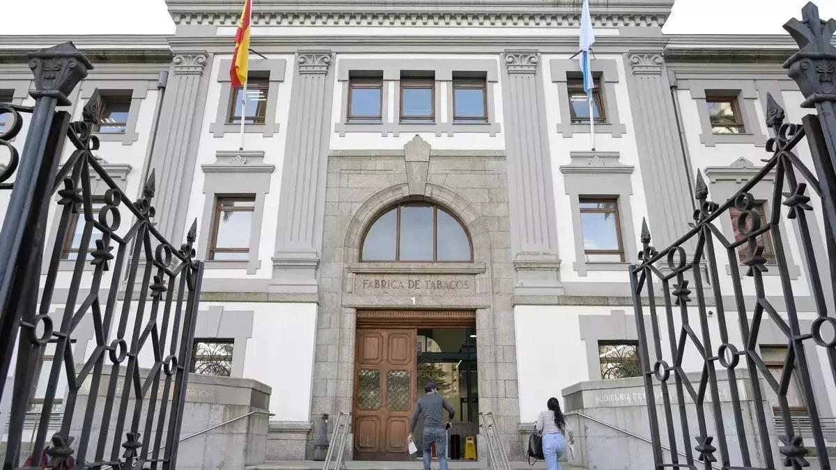 Fachada de la Audiencia provincial de A Coruña