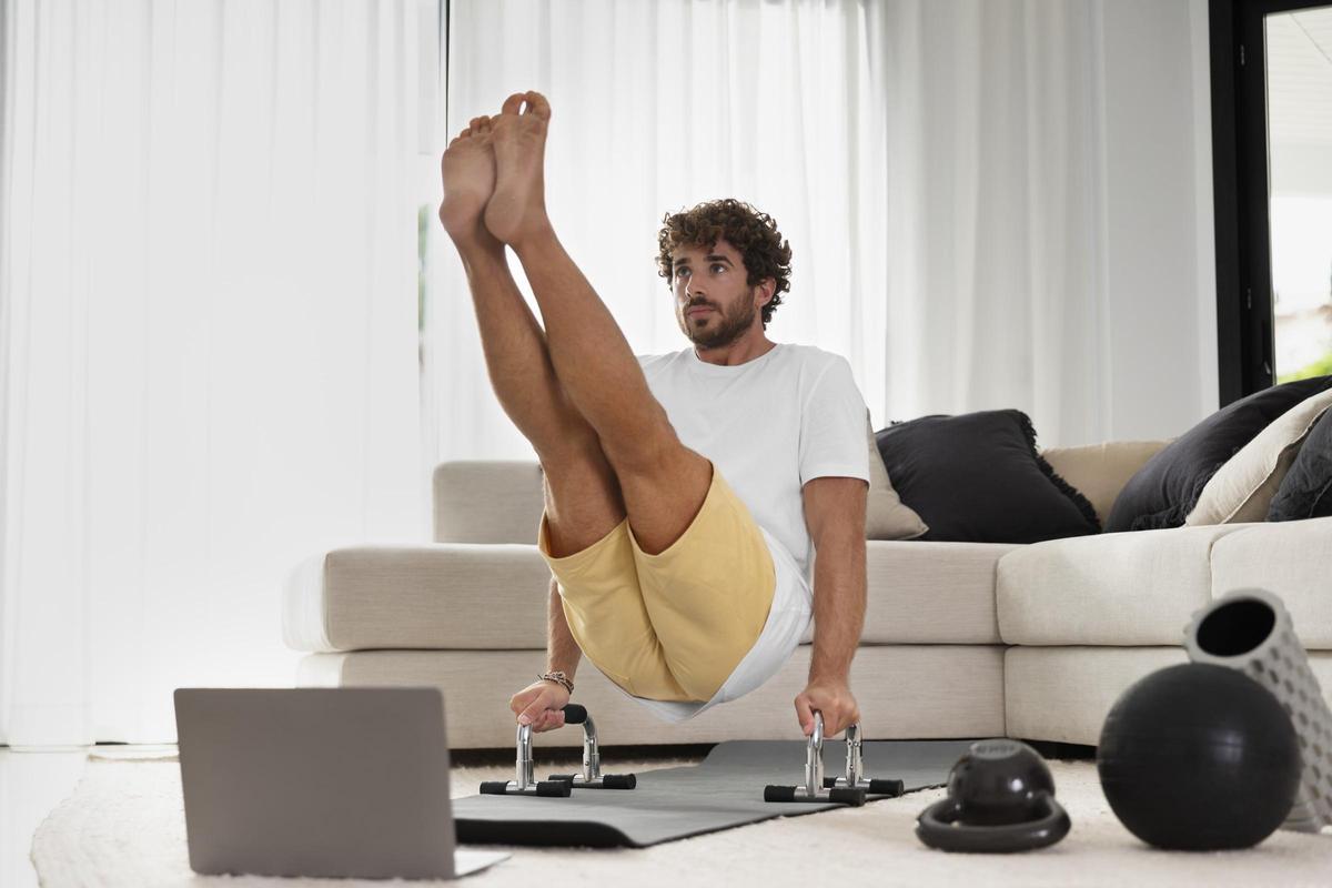 Entrenar en verano exige adaptar la alimentación y la hidratación al calor, al horario del ejercicio y al objetivo de cada persona.