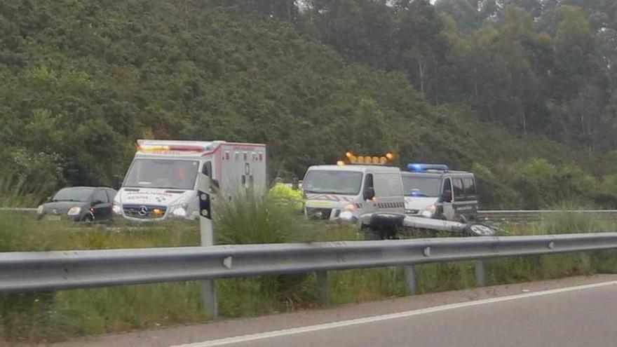 Una herida leve en un vuelco en la autovía