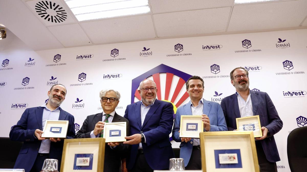Presentación del sello conmemorativo con motivo del 900 aniversario del nacimiento de Averroes