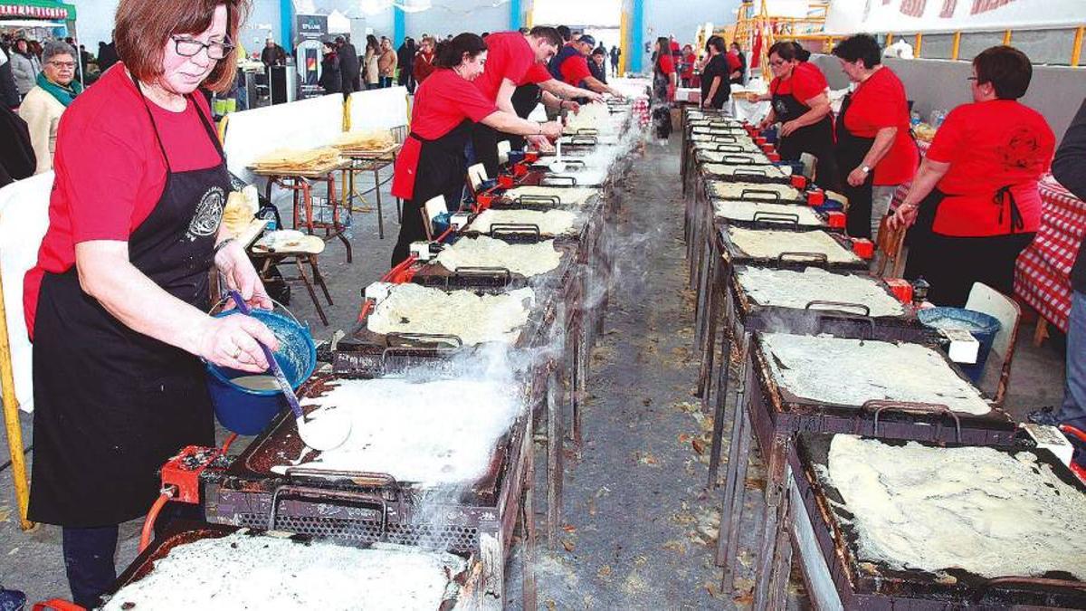 Integrantes de la Asociación Filloa da Pedra da Baña en una anterior edición de la exaltación