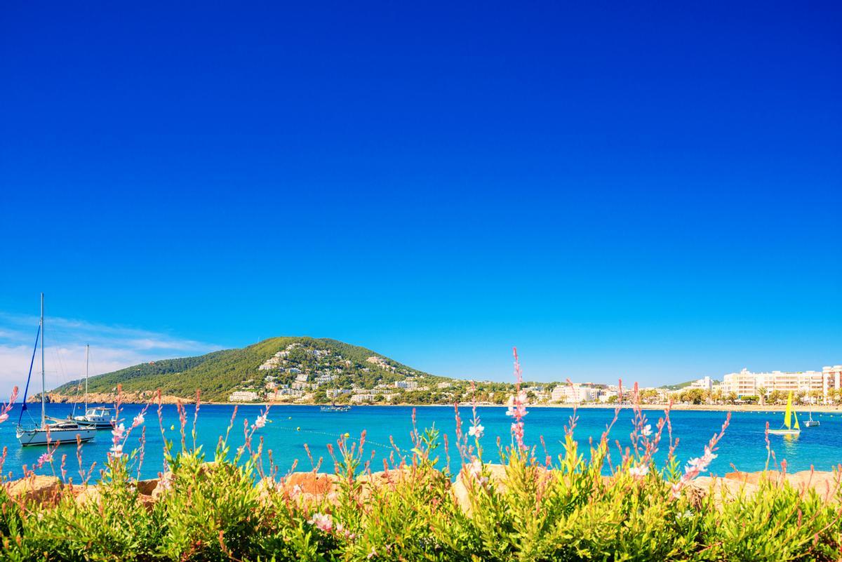 Es Canar pertenece a Santa Eulalia des Riu, uno de los lugares más bonitos de Ibiza.