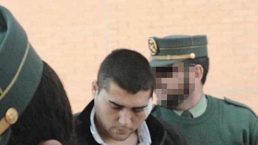 El joven ingresado en prisión ayer a su llegada a los Juzgados de Torrevieja