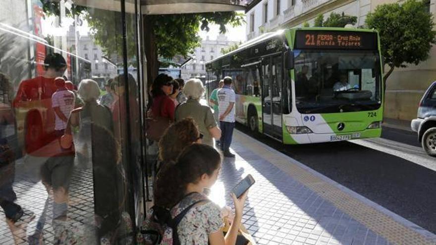 Los vecinos piden que se quiten los autobuses cuando haya microbuses