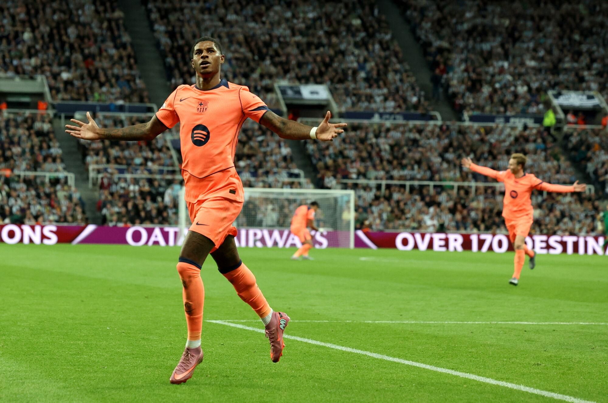 NEWCASTLE (United Kingdom), 18/09/2025.- Marcus Rashford of Barcelona celebrates after scoring his second goal during the UEFA Champions League league phase match between Newcastle United and Barcelona in Newcastle, Britain, 18 September 2025. (Liga de Campeones, Reino Unido) EFE/EPA/ALEX DODD