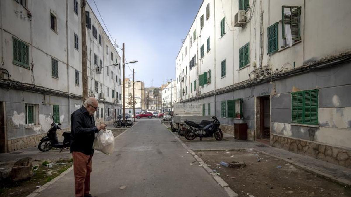 El PSOE critica que la nueva ordenanza carga en los vecinos los gastos de los espacios privados de uso público.