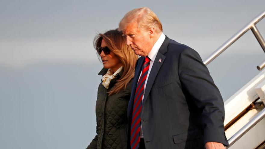 Trump y su esposa a su llegada a Glasgow.