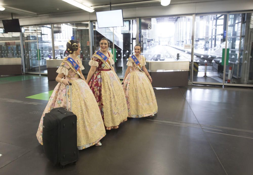 El viaje de la fallera mayor y la corte a Salamanca para el Extra de Fallas de Levante-EMV