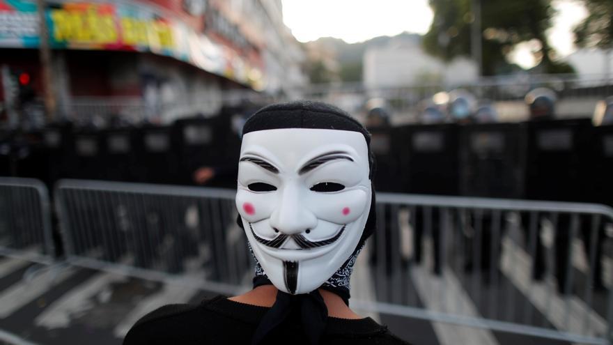 ‘Anonymous’ pirateja la televisió russa per emetre imatges de la Guerra a Ucraïna