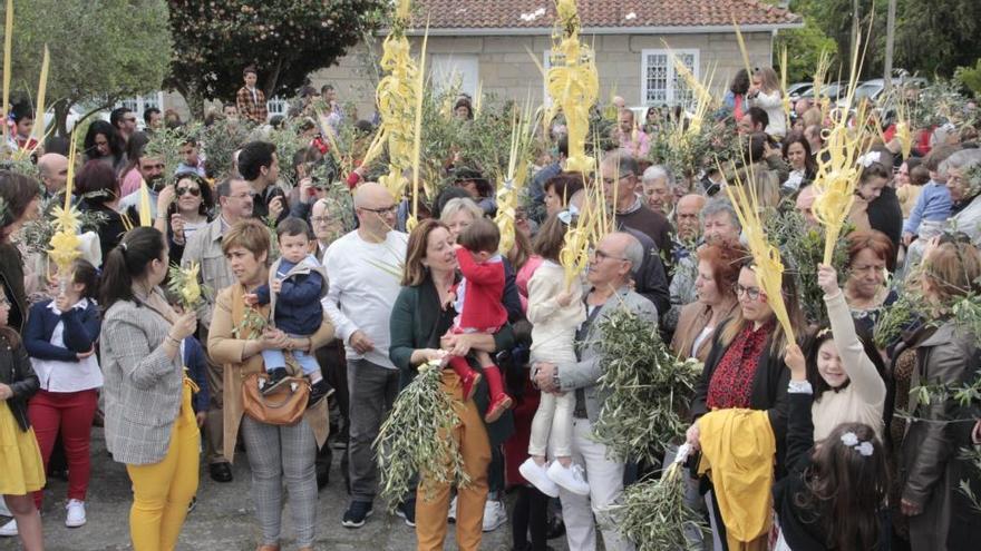 La procesión de &quot;La Borriquilla&quot; abre la Semana Santa en Cangas
