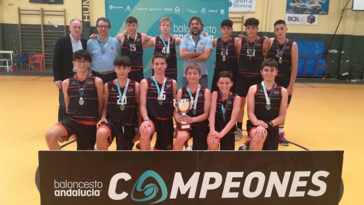 El Ciudad de Córdoba, tras ganar la liga infantil.