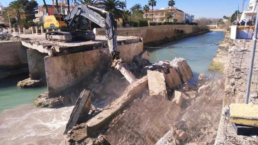 Xàbia tira un puente con 57 años y obsoleto ante el cambio climático