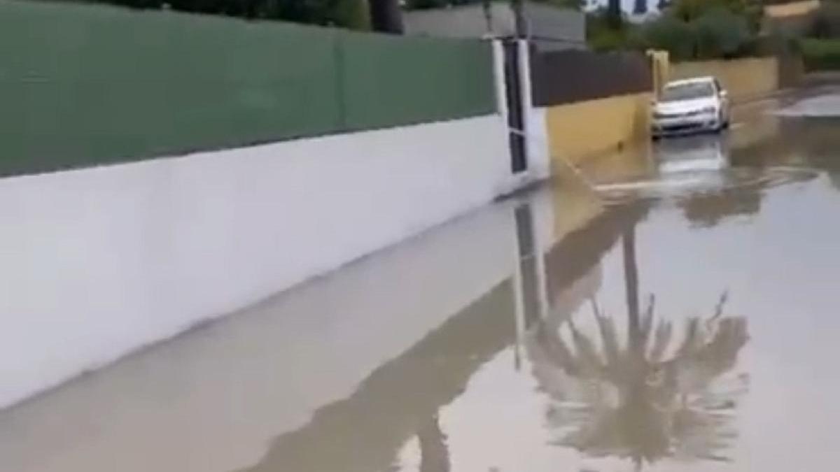 Calle Maigmona de Sant Joan, anegada tras un episodio de lluvias