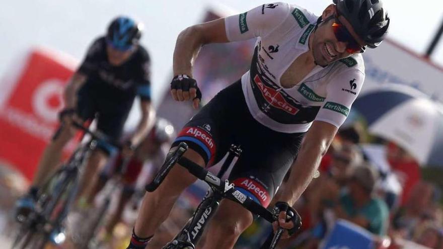 Dumoulin llega a meta en la novena etapa de la Vuelta a España.