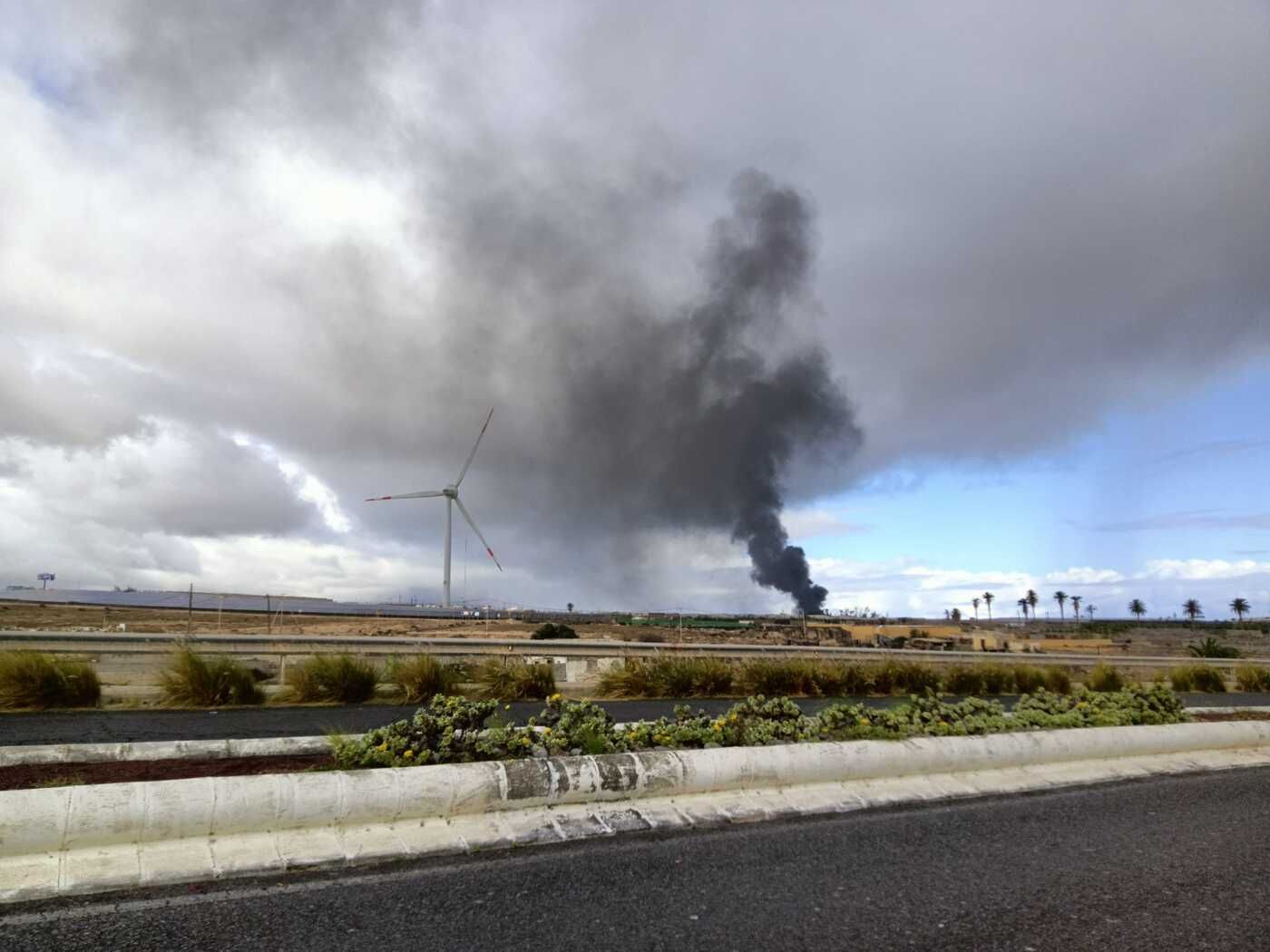 Incendio de varios camiones en Las Rubiesas en Tede