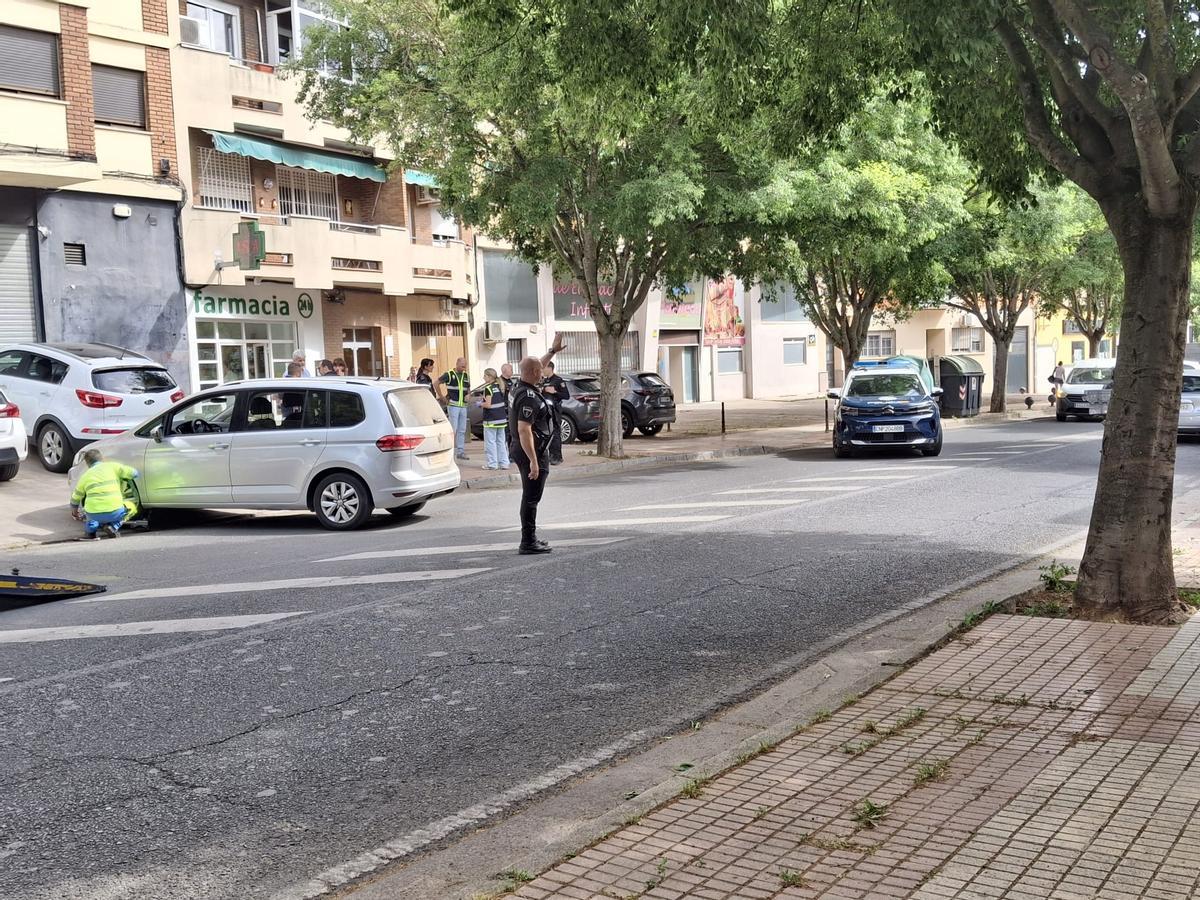 El vehículo, propiedad de una de las personas implicadas en el tiroteo de esta tarde.