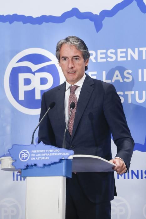 Íñigo de la Serna, Ministro de Fomento, analiza el "Presente y futuro de las infraestructuras en Asturias"