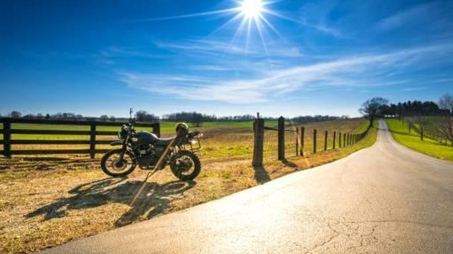 Les rutes de la costa gironina són aptes per a motoristes principiants i experts.