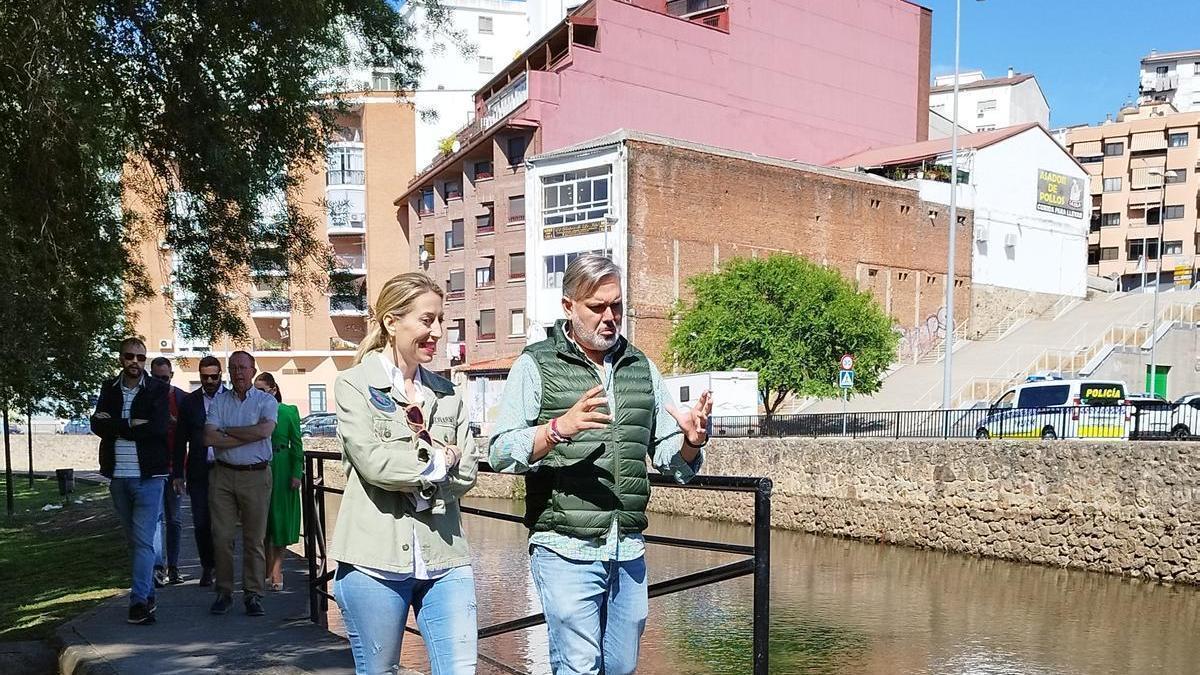 Pizarro afirma que la obra de Martín Palomino en Plasencia es mérito de María Guardiola.