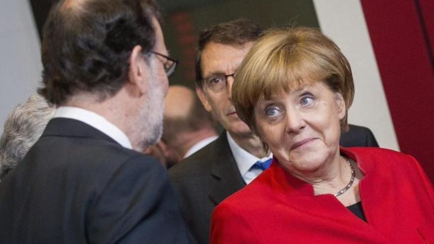 Rajoy y Merkel comparten confesiones al inicio del Consejo Europeo