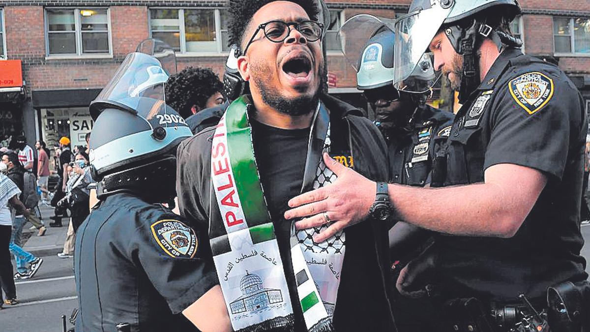 Manifestante propalestino detenido Nueva York.