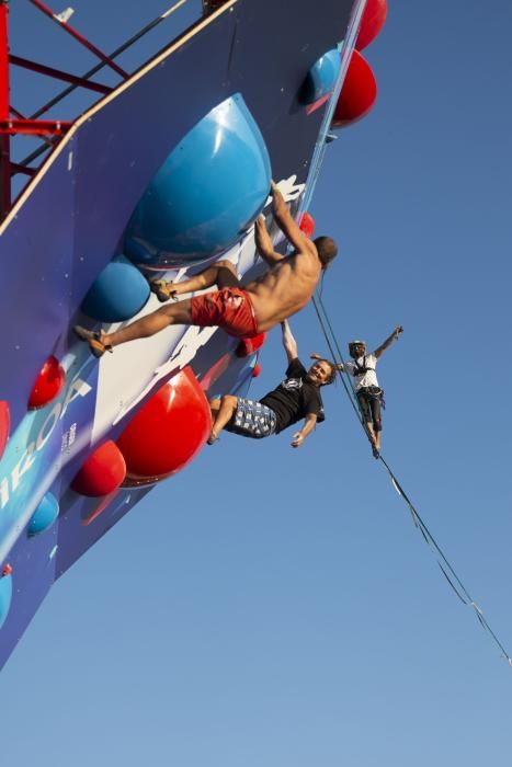 El festival reúne en A Coruña a más de 200 profesionales procedentes de 15 países que competirán en disciplinas como psicoblock, boulder o parkour.