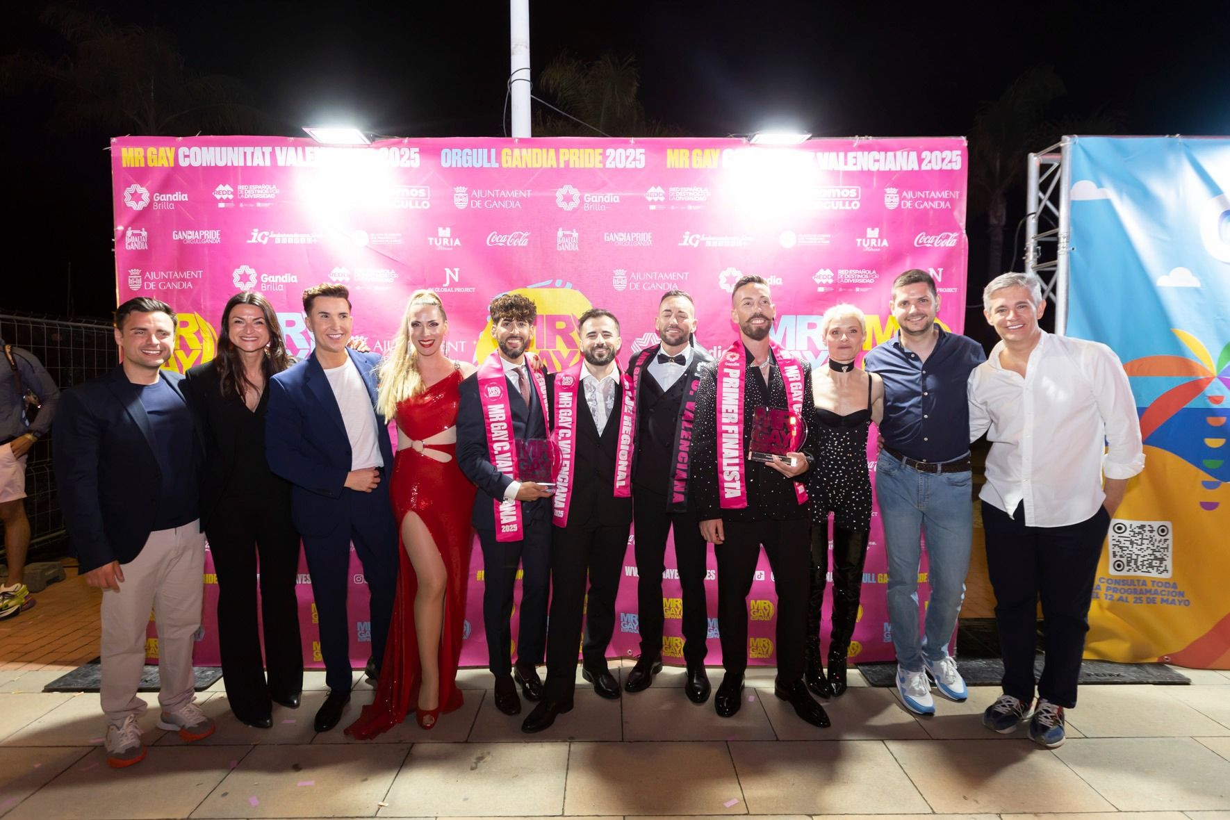 Gala y desfile Mr. Gay en la playa de Gandia