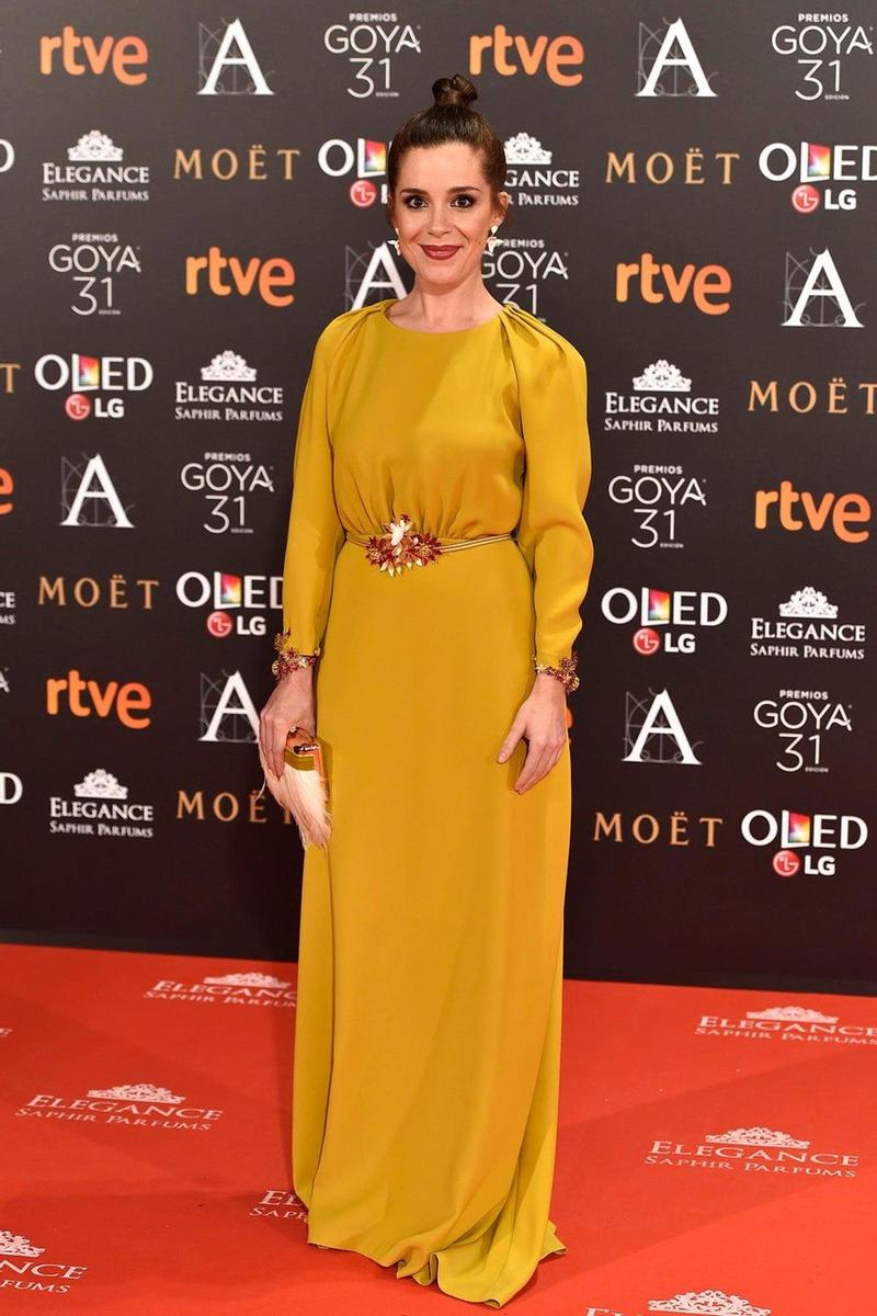 Premios Goya 2017: Nuria Gago con vestido mostaza