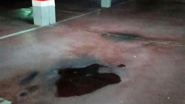 Charco por filtraciones en un garaje de la plaza de Galicia.