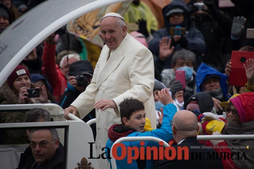 La cofradía de la Vera Cruz entrega el óbolo del J