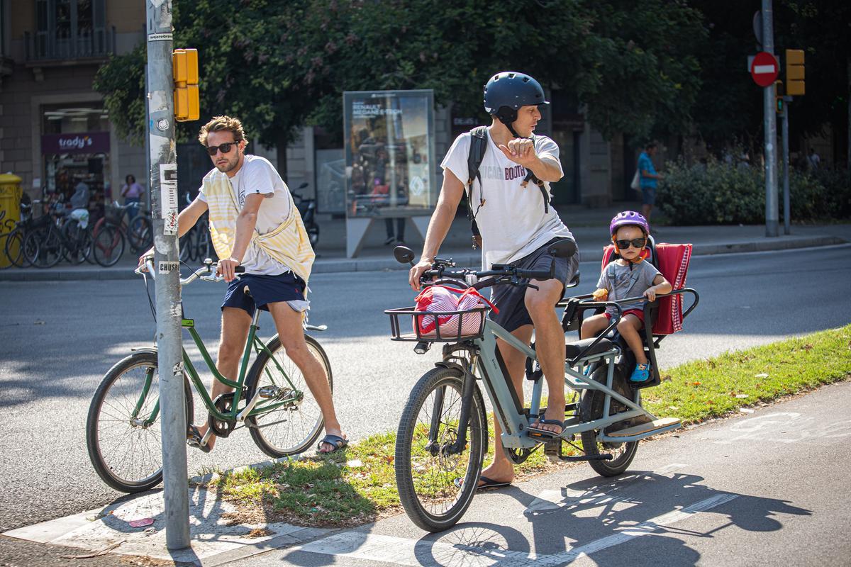 En bici urbana con calor extremo en Barcelona