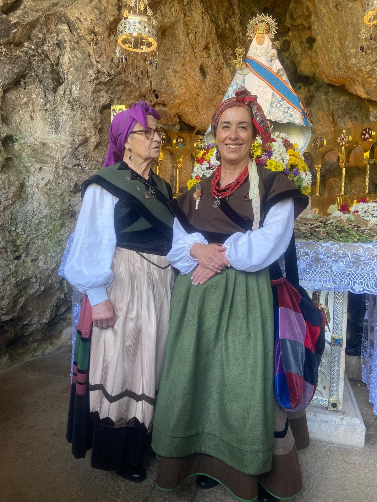 Visita a Covadonga del grupo Trasgu, de Oviedo