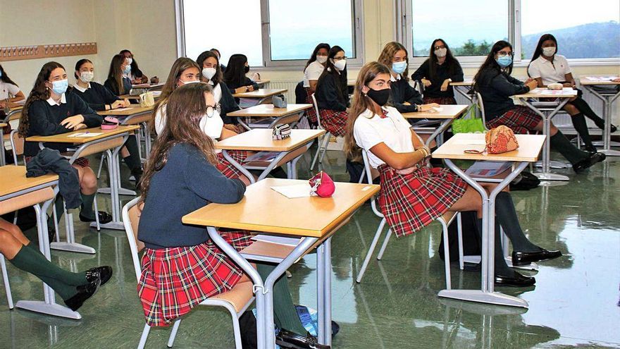 gALICIA Y ASTURIAS, las últimas. La comunidad vecina retrasó también el inicio de curso en Secundaria, Bachillerato y FP para la próxima semana. No obstante, en centros privados, como el de la foto, ya hay clases.