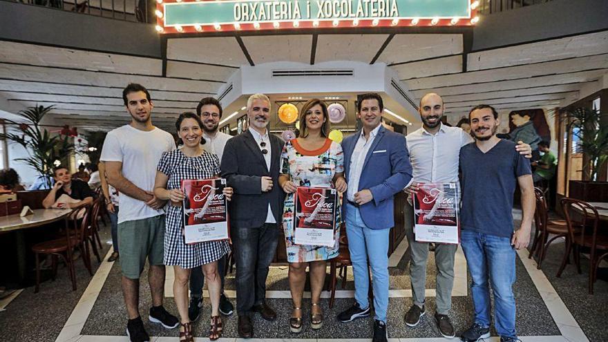 El equipo de ´Tosca´, en la presentación de ayer.