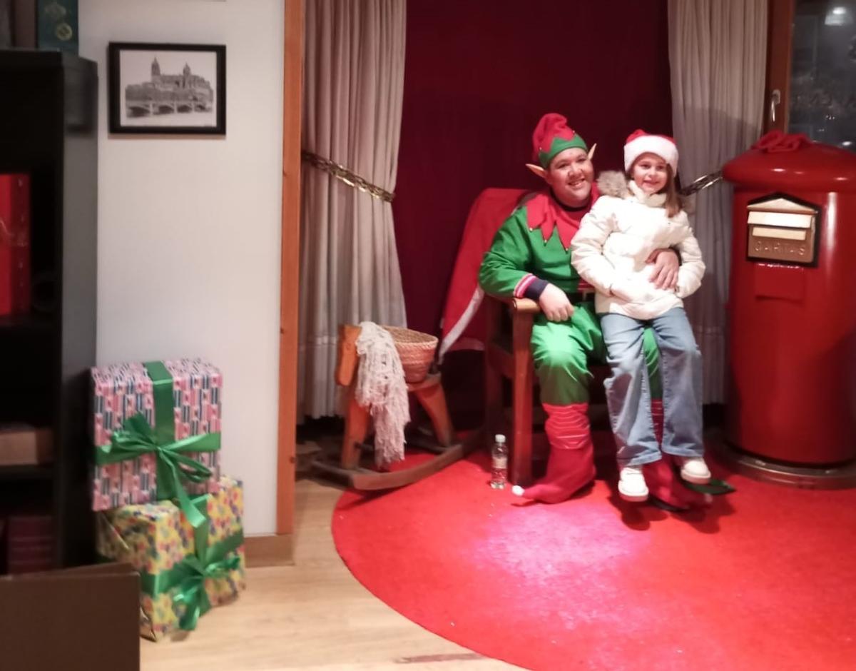 GALERÍA | Visitas de los niños y niñas al elfo de Papá Noel en Benavente