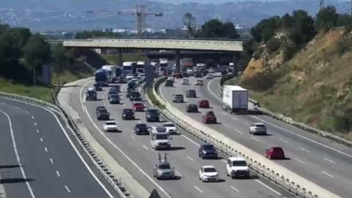 Caos en la operación retorno de Semana Santa en Valencia: la DGT contabiliza 22 kilómetros de atascos y múltiples accidentes.